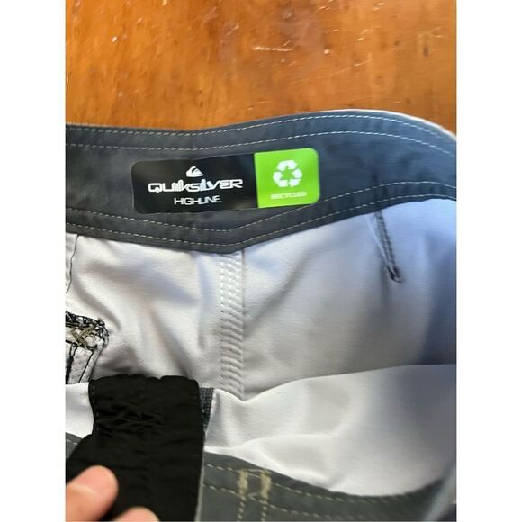 Quiksilver boys gray and rainbow boy’s board shorts 23/7 - Picture 3 of 3